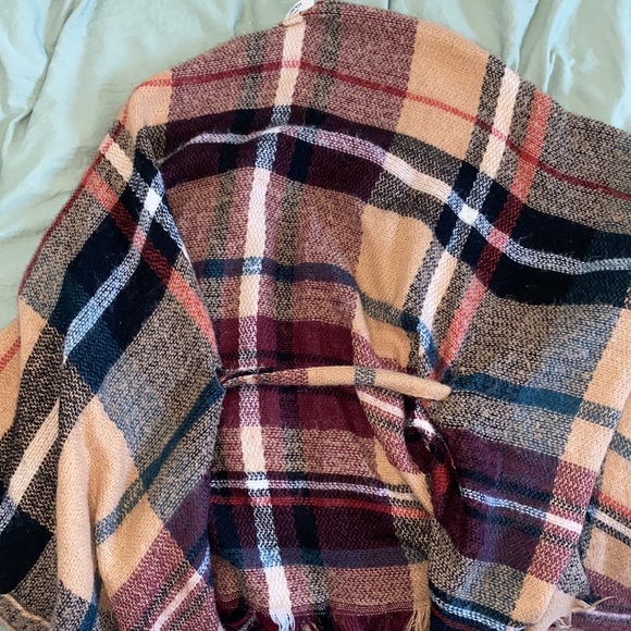 Flannel Shawl with a tie !! - Picture 2 of 4